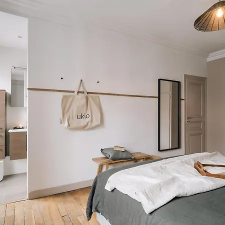 Rivoli - 2 Et Un Balcon Dans Le Quartier Du Louvre *