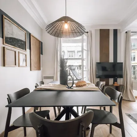 Rivoli - 2 Et Un Balcon Dans Le Quartier Du Louvre