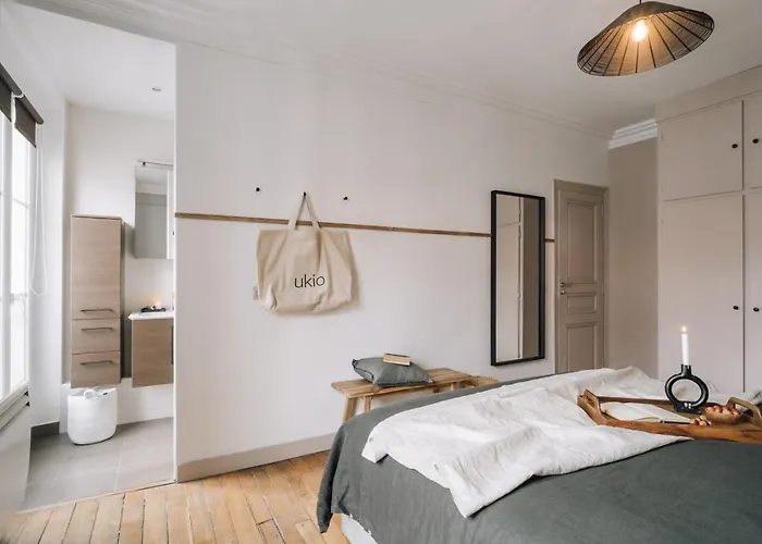 Rivoli - 2 Et Un Balcon Dans Le Quartier Du Louvre *