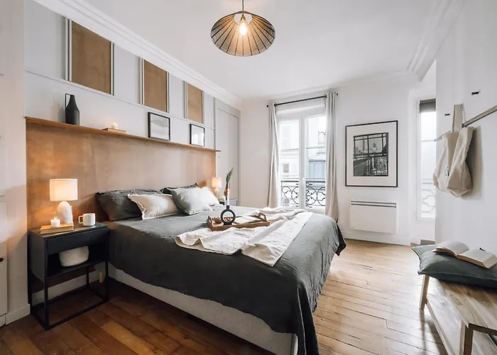 Rivoli - 2 Et Un Balcon Dans Le Quartier Du Louvre