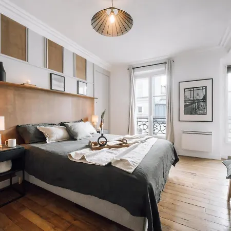 Rivoli - 2 Et Un Balcon Dans Le Quartier Du Louvre